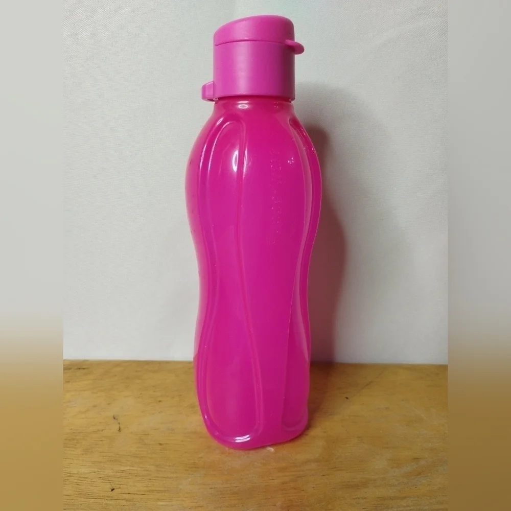 New Pink Tupperware ECO water bottle 16oz+